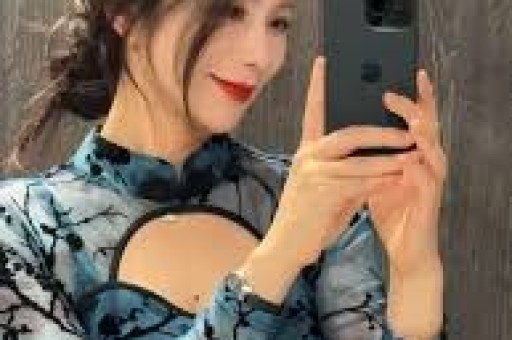 网红钟美美给妈妈买奔驰她却哭了：38岁求职一年未果